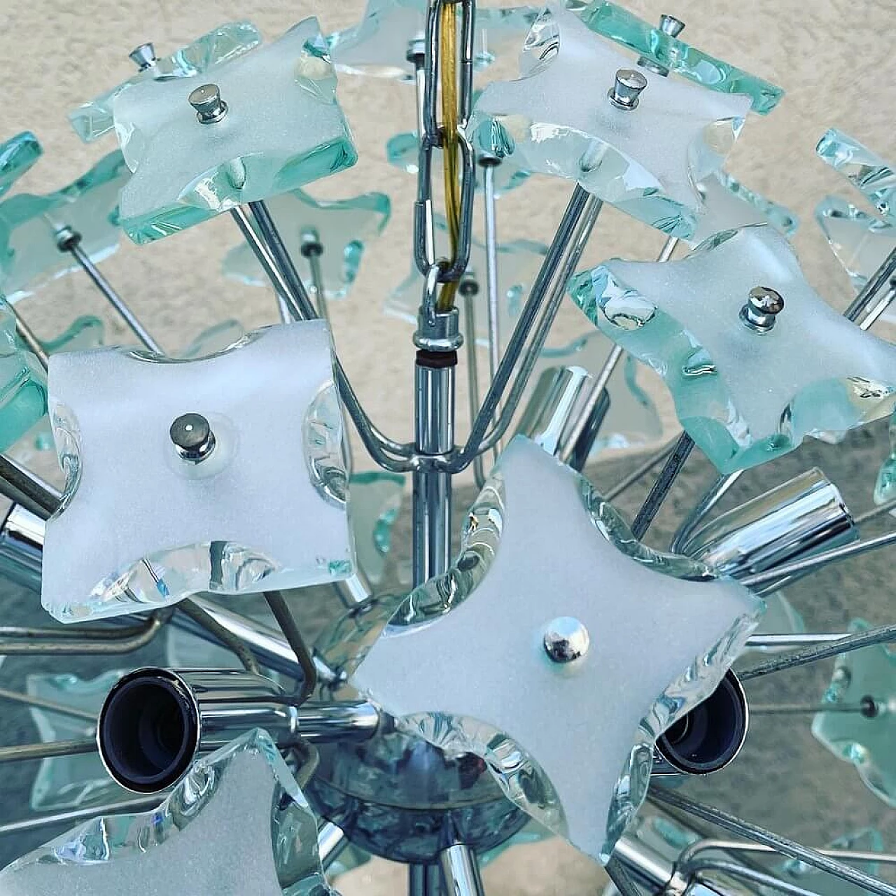 Sputnik chandelier in faceted green glass and chromed metal, 60s 1324548