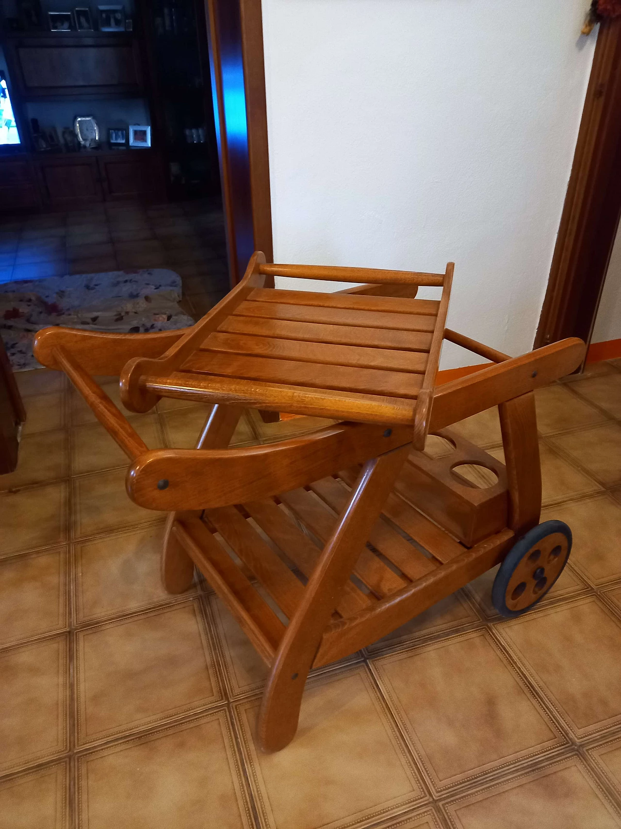 Wooden food trolley with removable tray 1326011