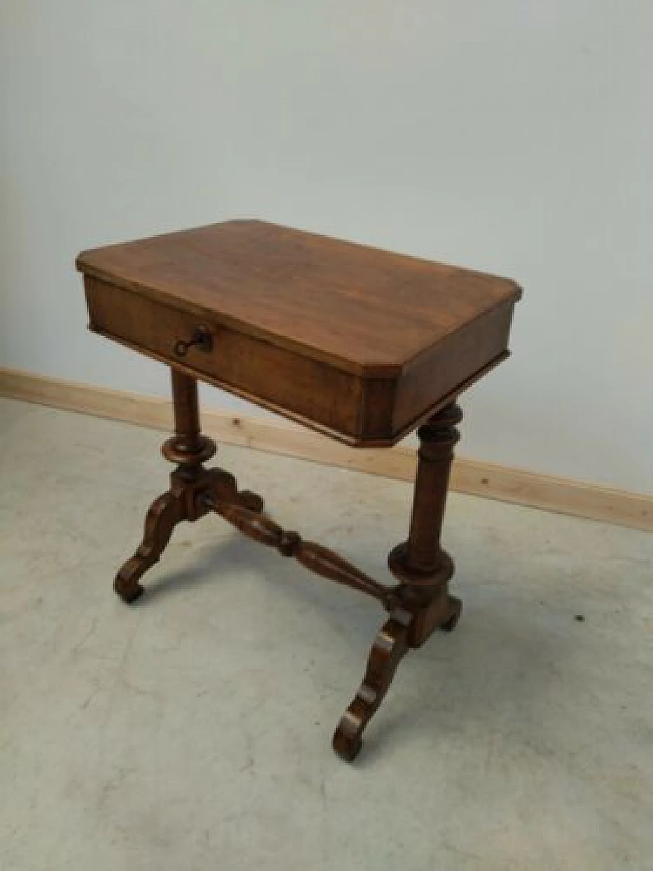 Walnut work table with drawer, late 19th century 1327056
