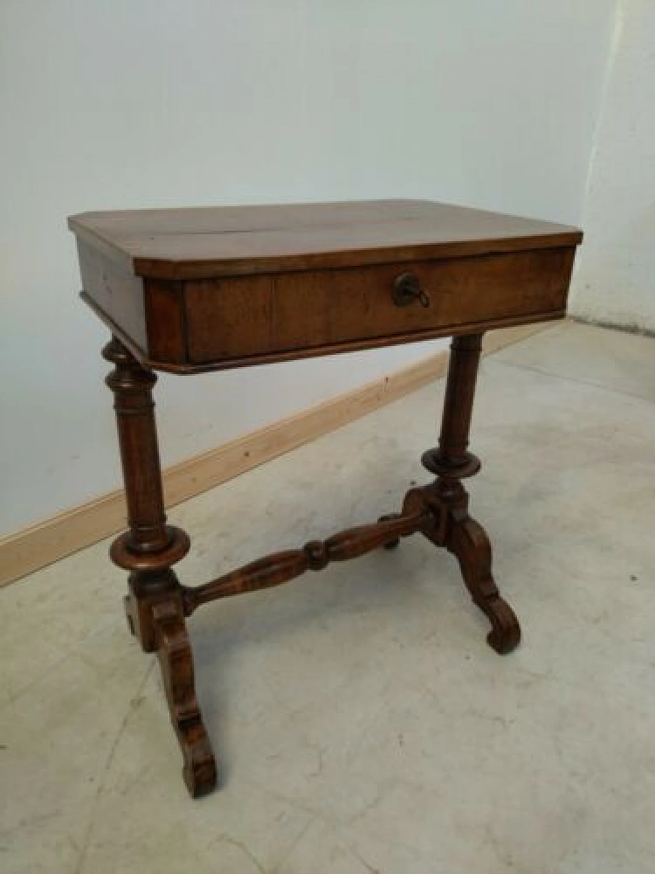 Walnut work table with drawer, late 19th century 1327057