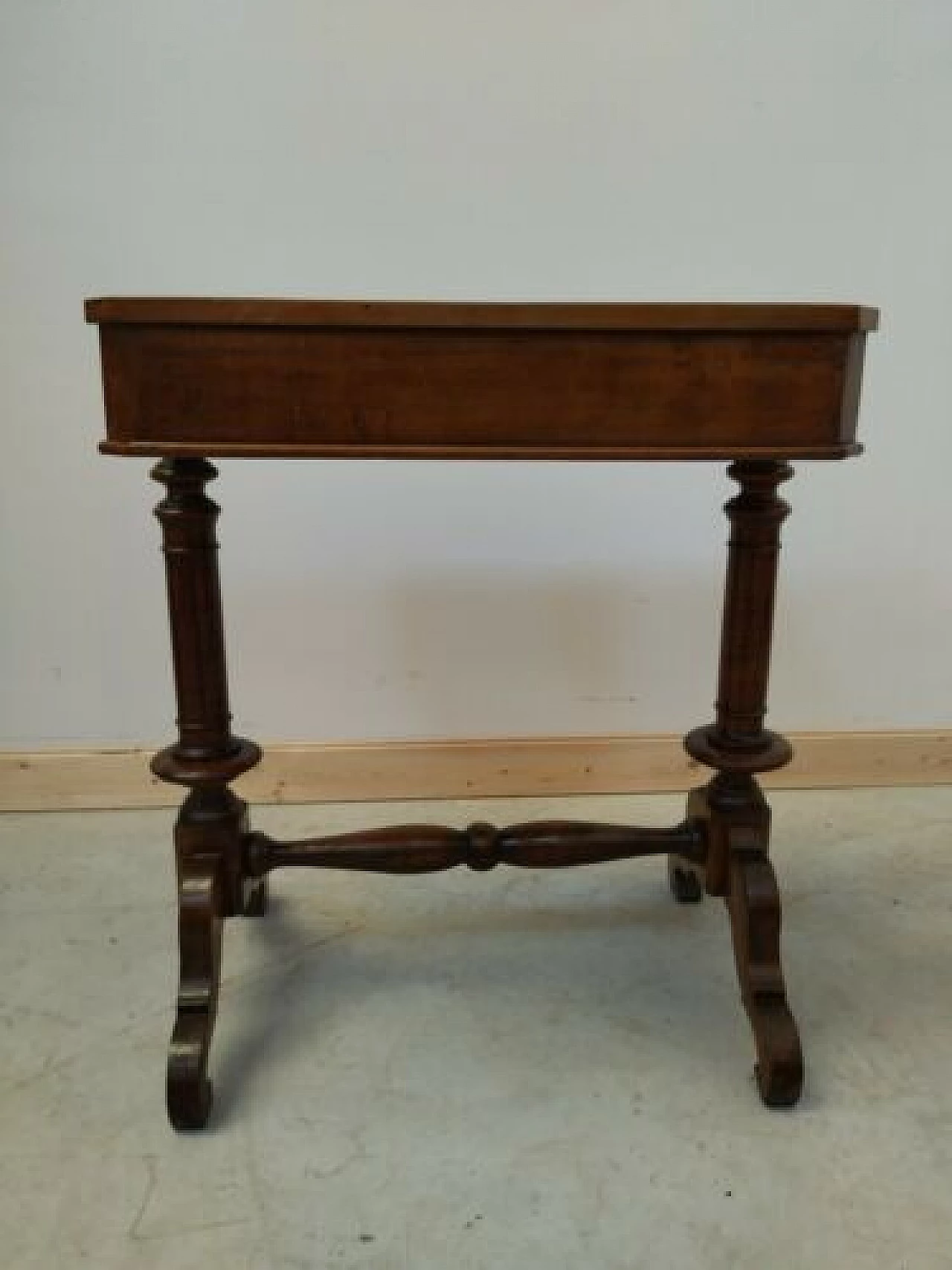 Walnut work table with drawer, late 19th century 1327063