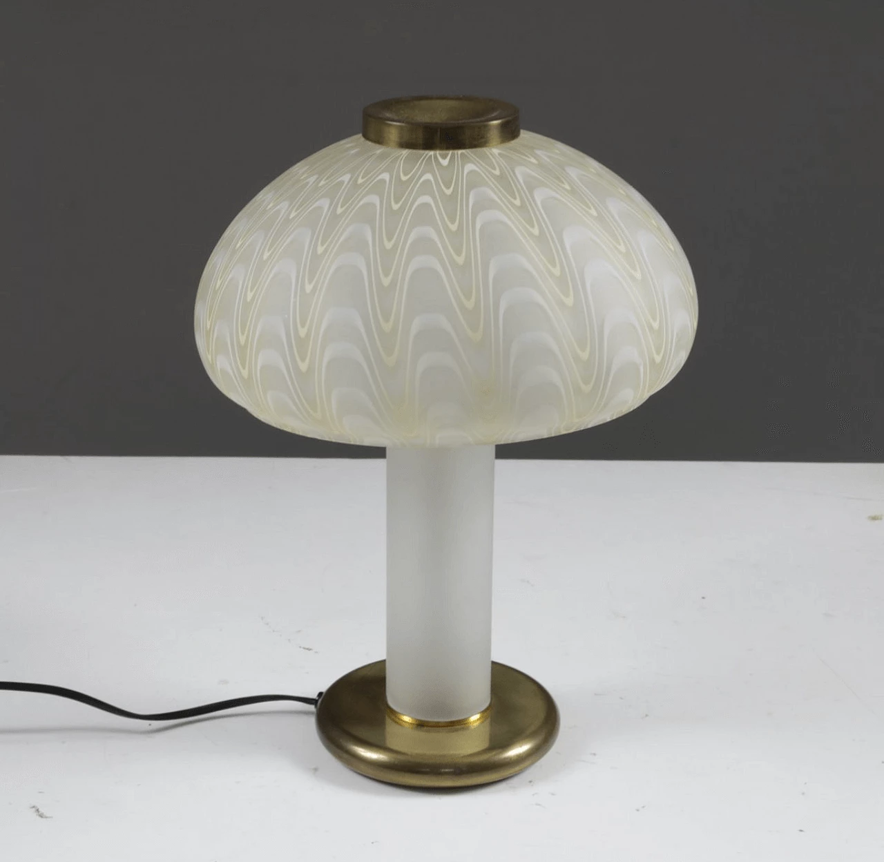 Table lamp in decorated glass and brass, 1970s 1327139