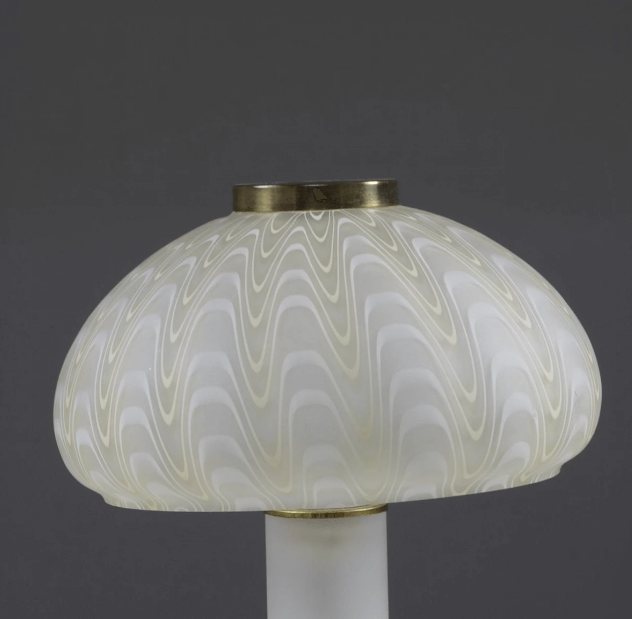Table lamp in decorated glass and brass, 1970s 1327142