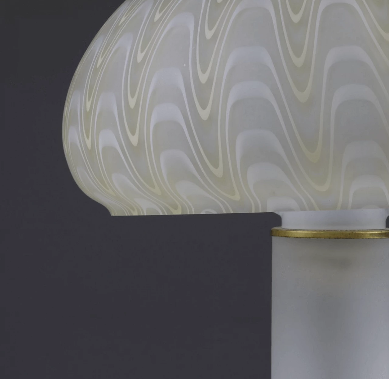 Table lamp in decorated glass and brass, 1970s 1327143