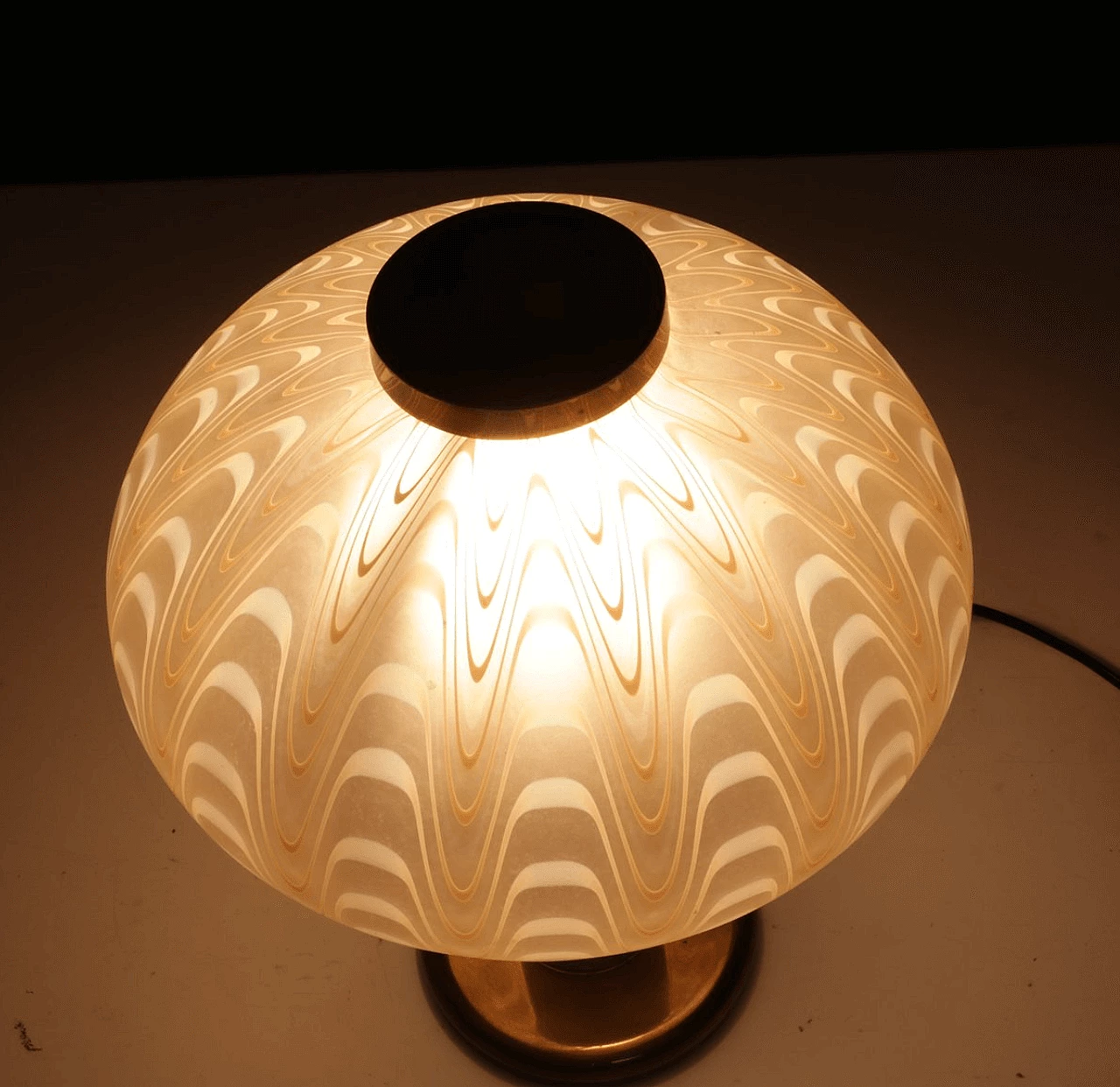 Table lamp in decorated glass and brass, 1970s 1327148
