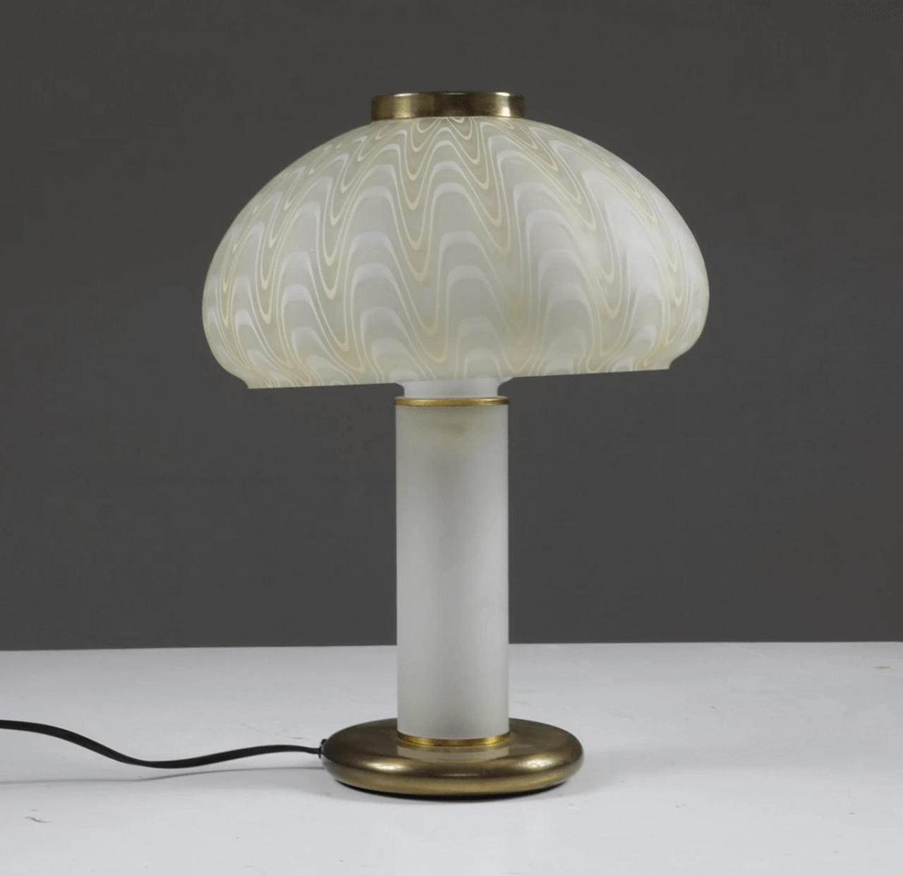 Table lamp in decorated glass and brass, 1970s 1327149