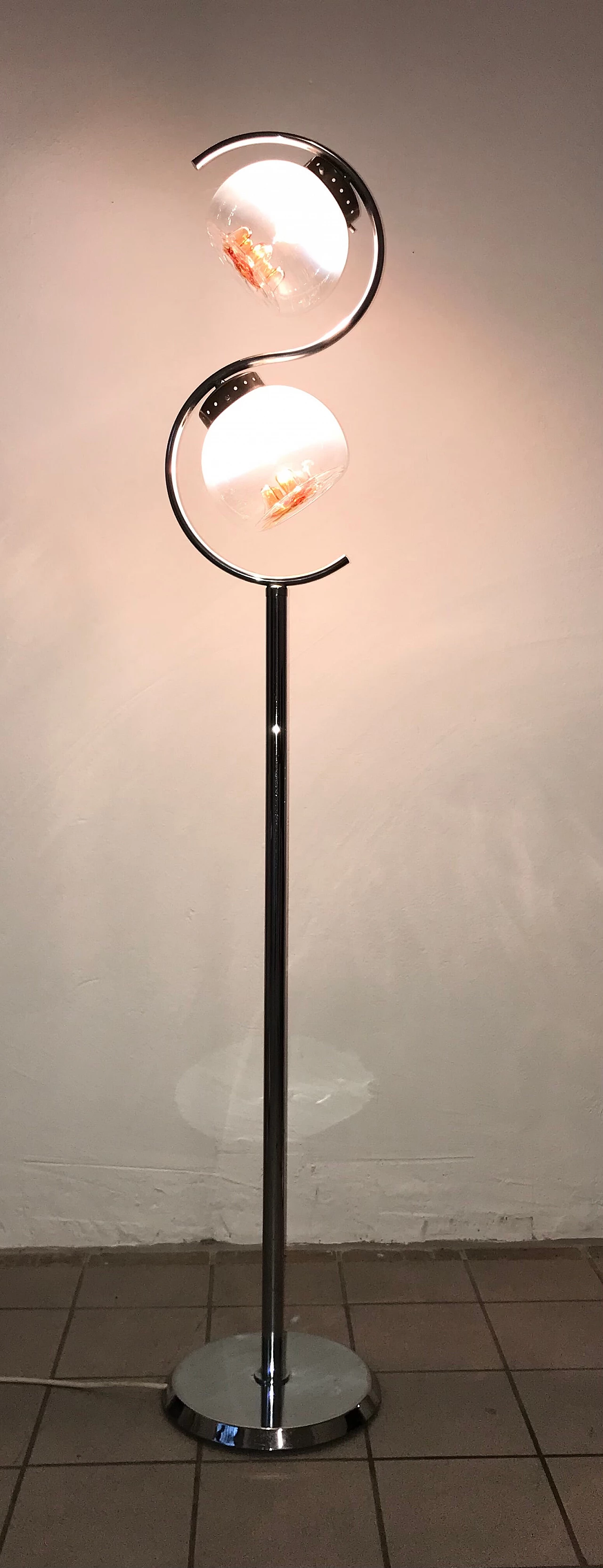 Lampada da terra in metallo e vetro di Gaetano Sciolari, anni '70 1327341
