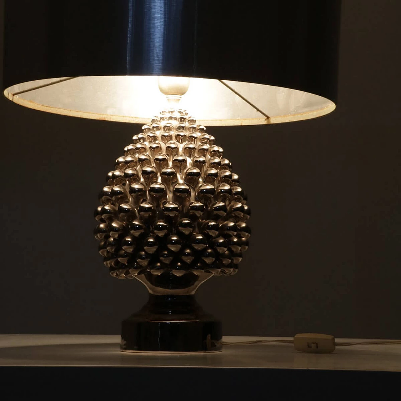 Lampada da tavolo in metallo e ceramica, anni '50 1329513