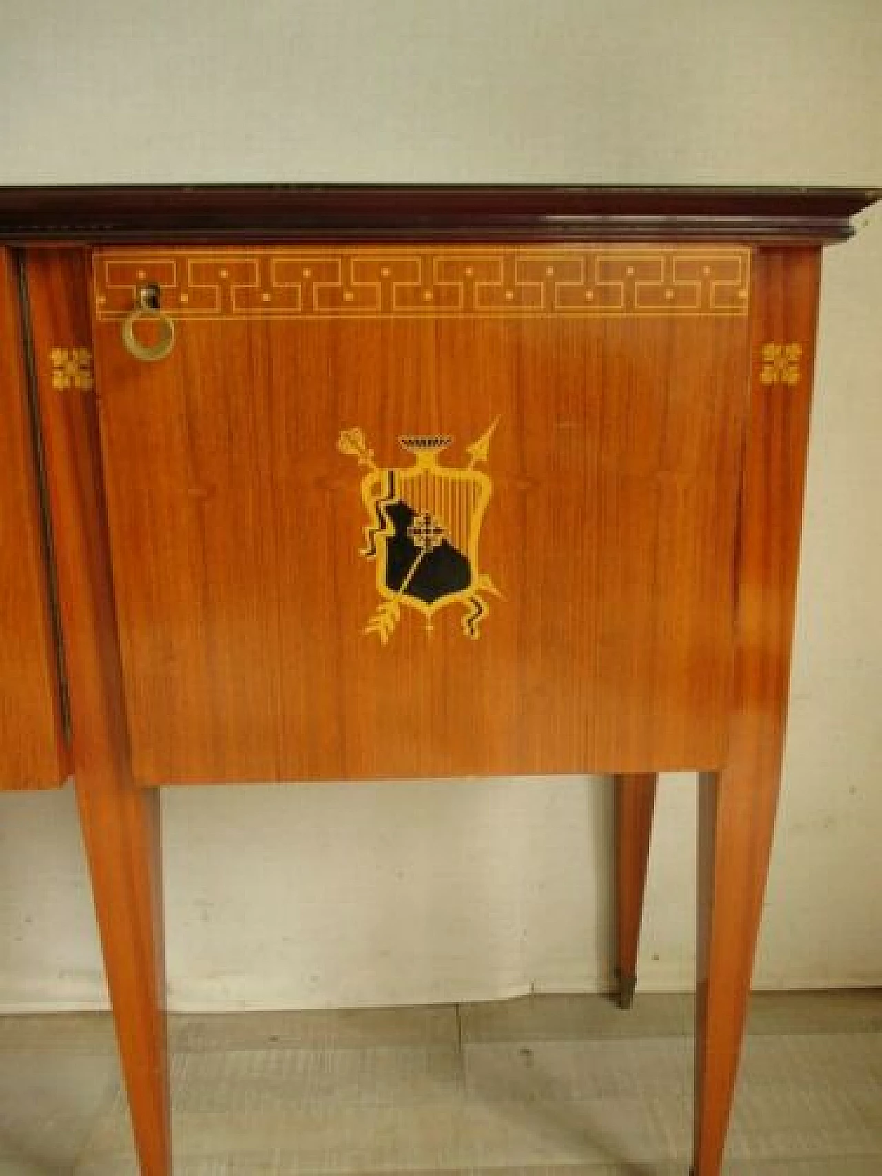 Credenza in palissandro con piano in vetro, anni '60 1329876