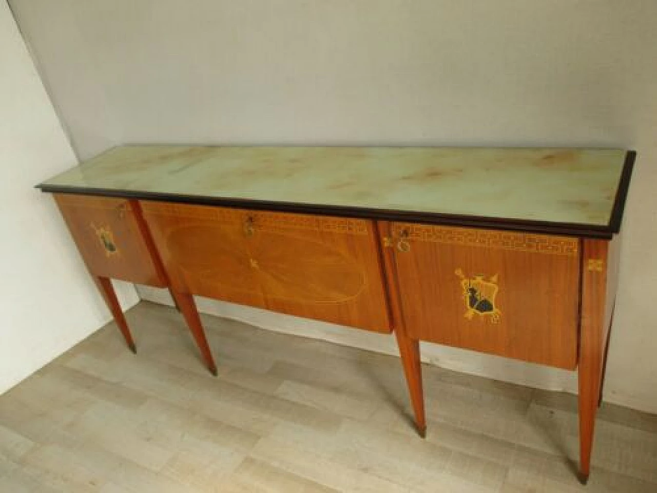 Credenza in palissandro con piano in vetro, anni '60 1329878