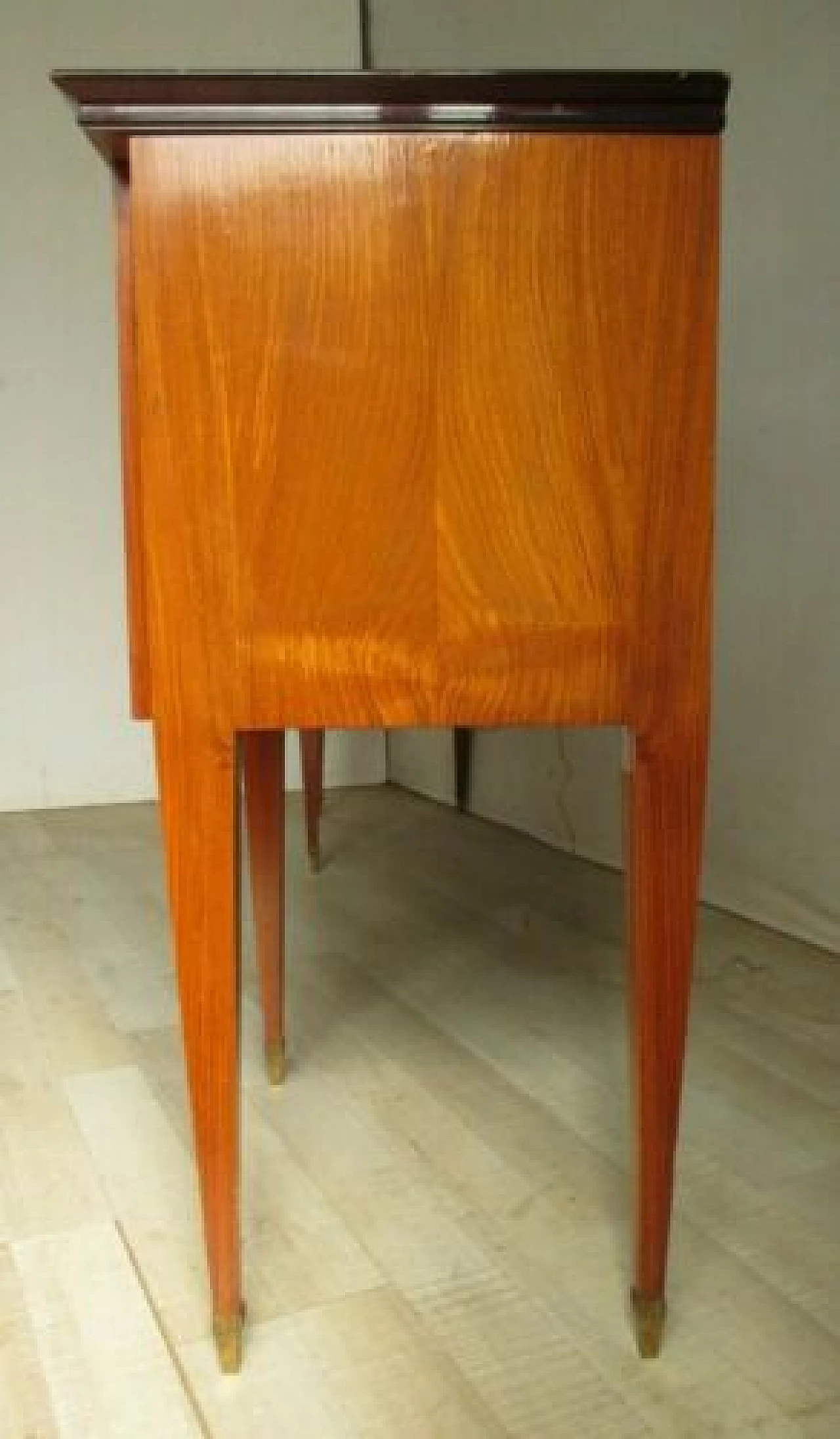 Credenza in palissandro con piano in vetro, anni '60 1329881