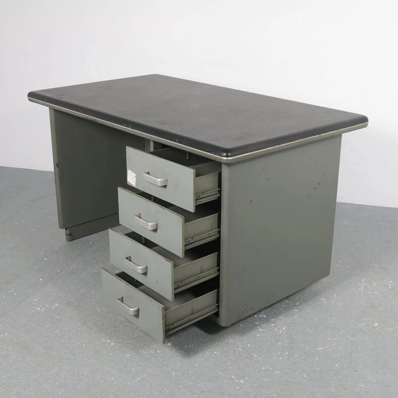 Desk for Palazzo Montecatini in metal with leather top by Gio Ponti for Antonio Parma Saronno, 30s 1331851
