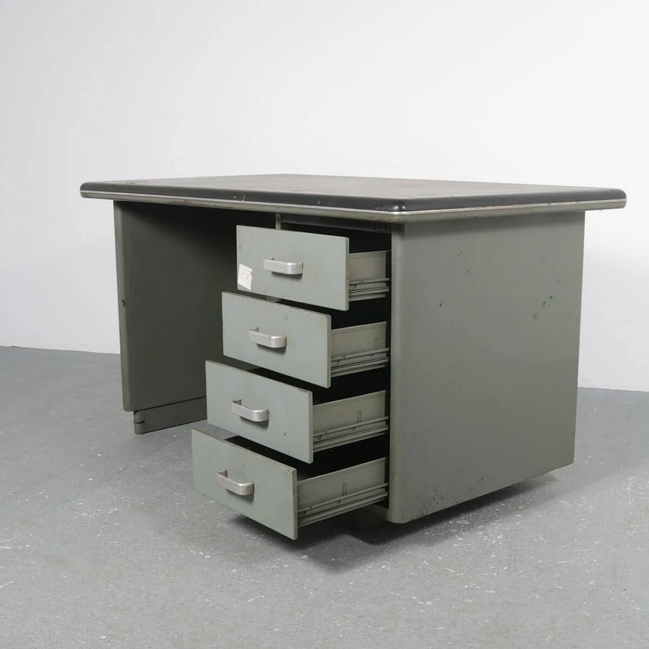 Desk for Palazzo Montecatini in metal with leather top by Gio Ponti for Antonio Parma Saronno, 30s 1331854