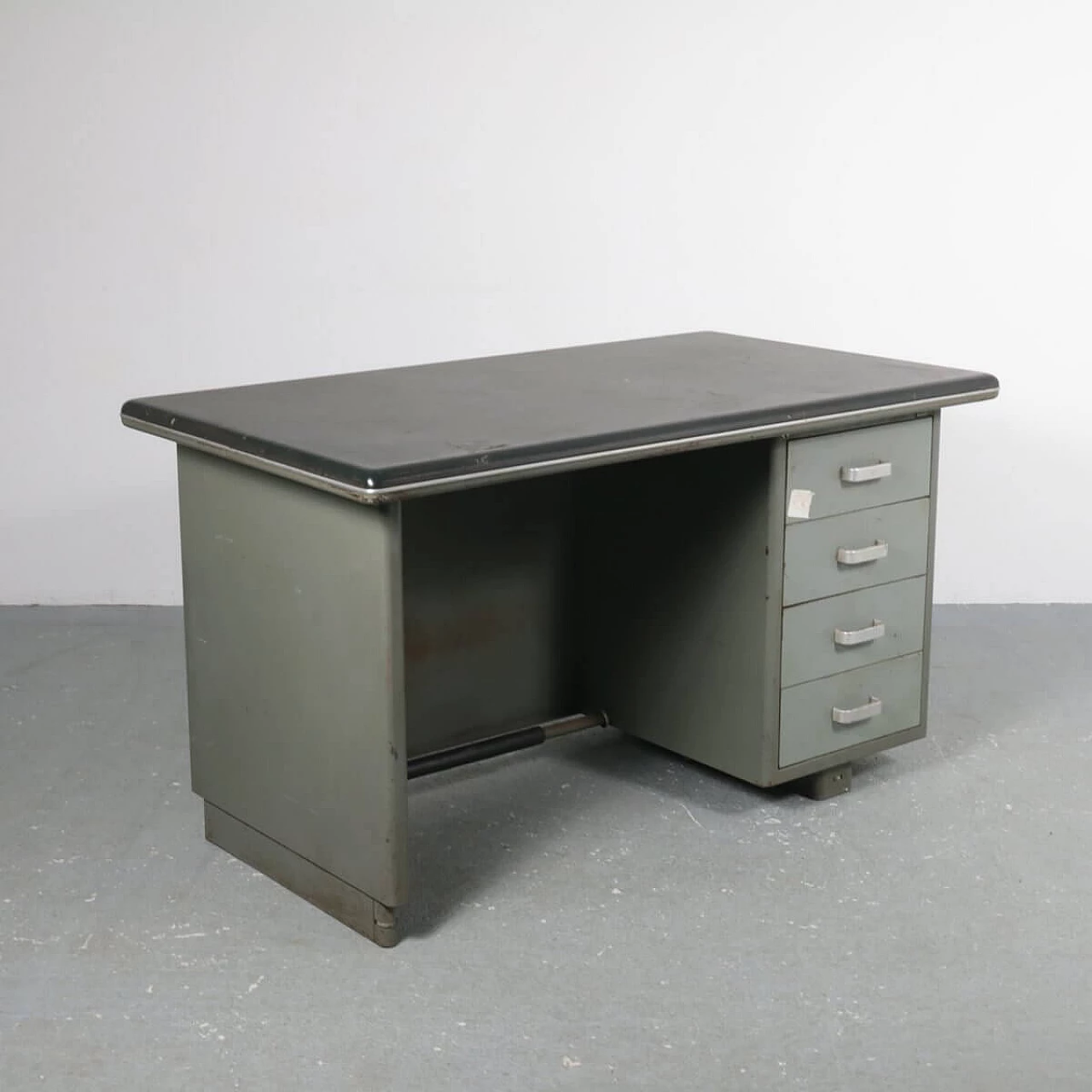 Desk for Palazzo Montecatini in metal with leather top by Gio Ponti for Antonio Parma Saronno, 30s 1331862