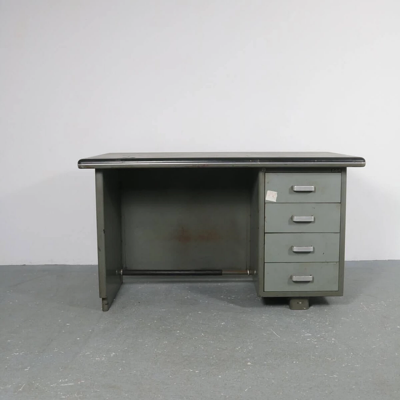 Desk for Palazzo Montecatini in metal with leather top by Gio Ponti for Antonio Parma Saronno, 30s 1331866