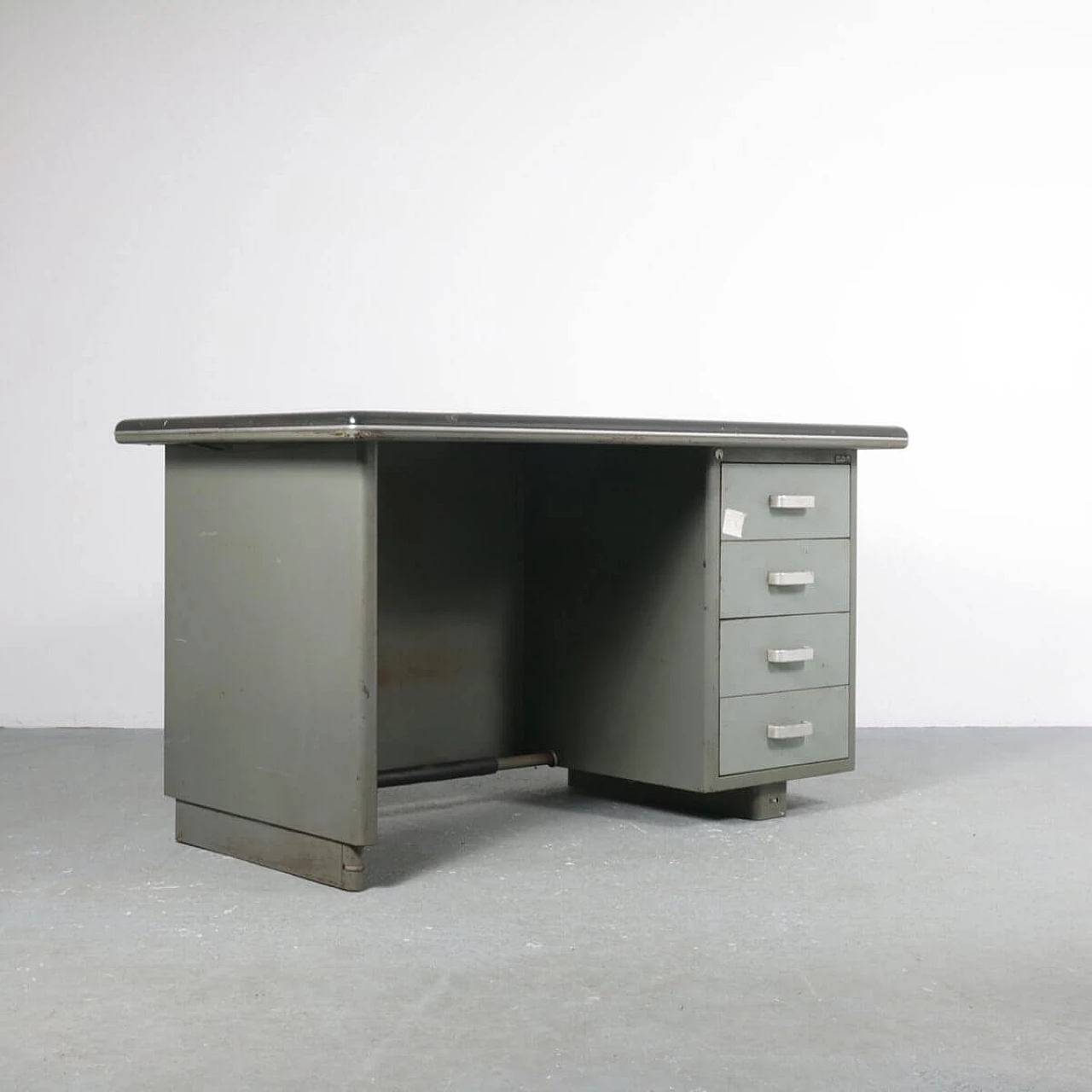 Desk for Palazzo Montecatini in metal with leather top by Gio Ponti for Antonio Parma Saronno, 30s 1331867