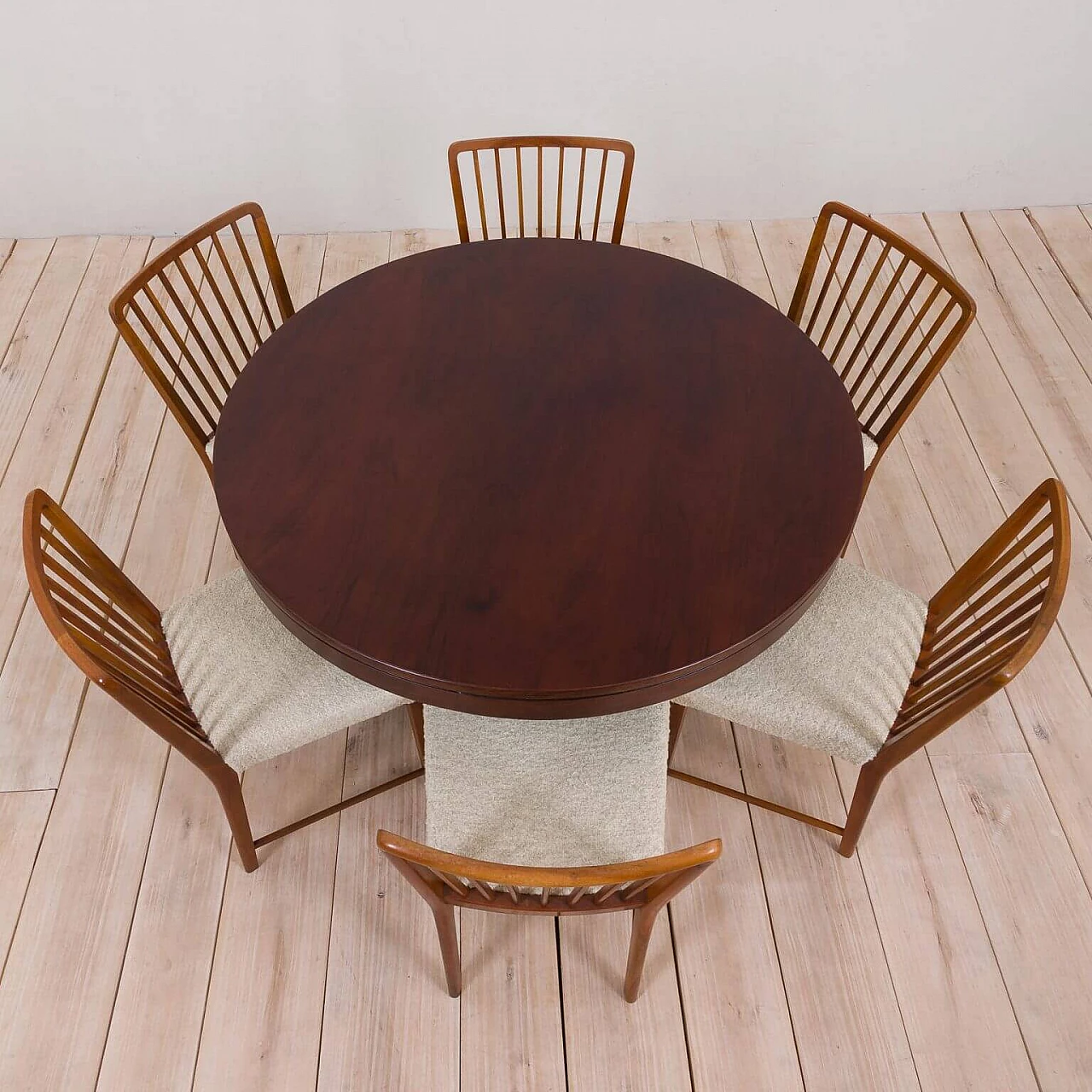 Round centre table in walnut and brass attributable to Carlo Di Carli, 60s 1332036