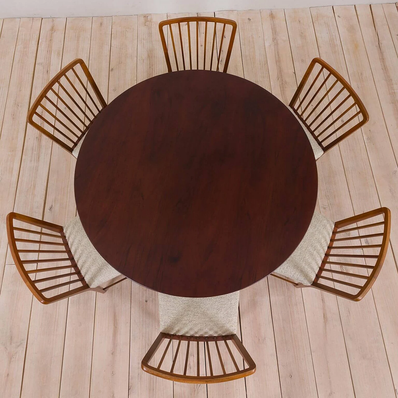 Round centre table in walnut and brass attributable to Carlo Di Carli, 60s 1332037