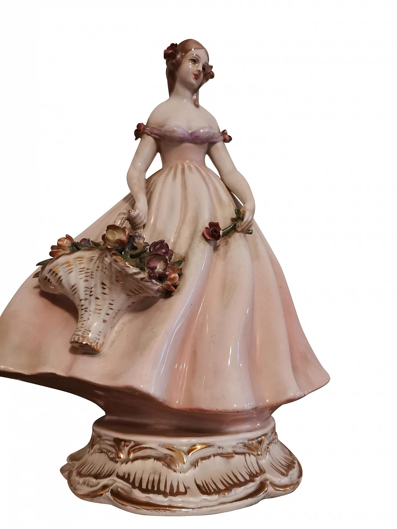 Statua in porcellana raffigurante donna con cesto di fiori, anni '60 1332064