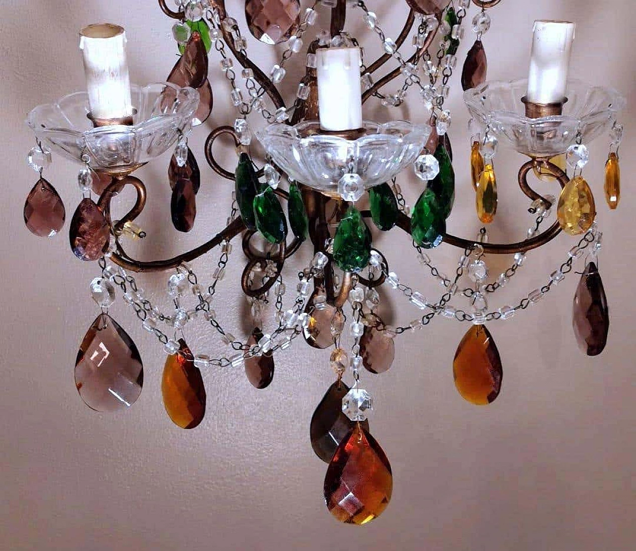 Wall sconces in gilded iron with ground and faceted colored crystal drops, 40s 1332934