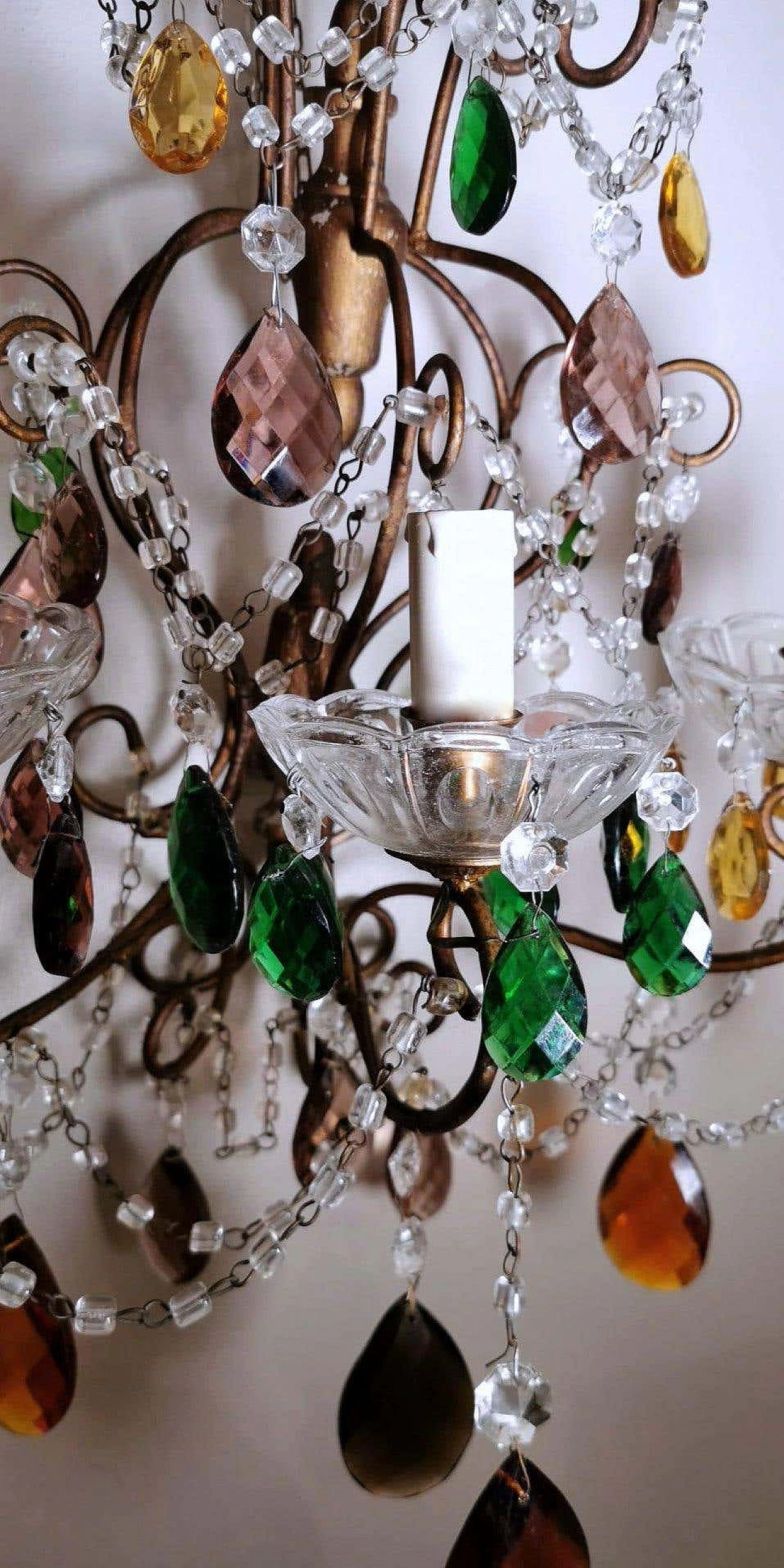 Wall sconces in gilded iron with ground and faceted colored crystal drops, 40s 1332935