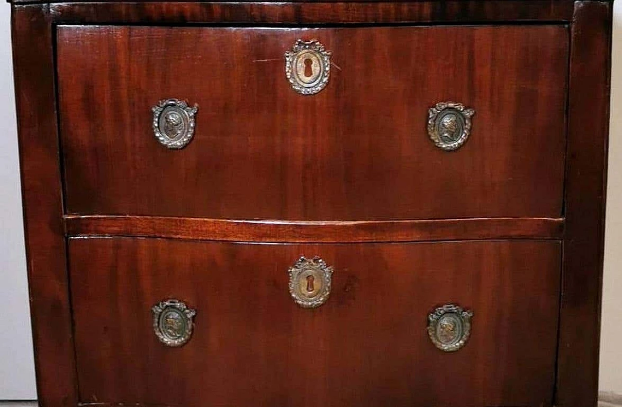 Neoclassical style chest of drawers in mahogany with bronze decorations, 18th century 1332972