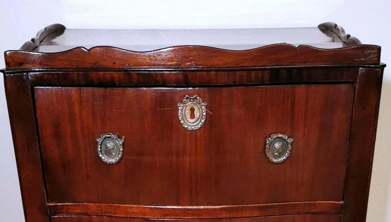 Neoclassical style chest of drawers in mahogany with bronze decorations, 18th century 1332974