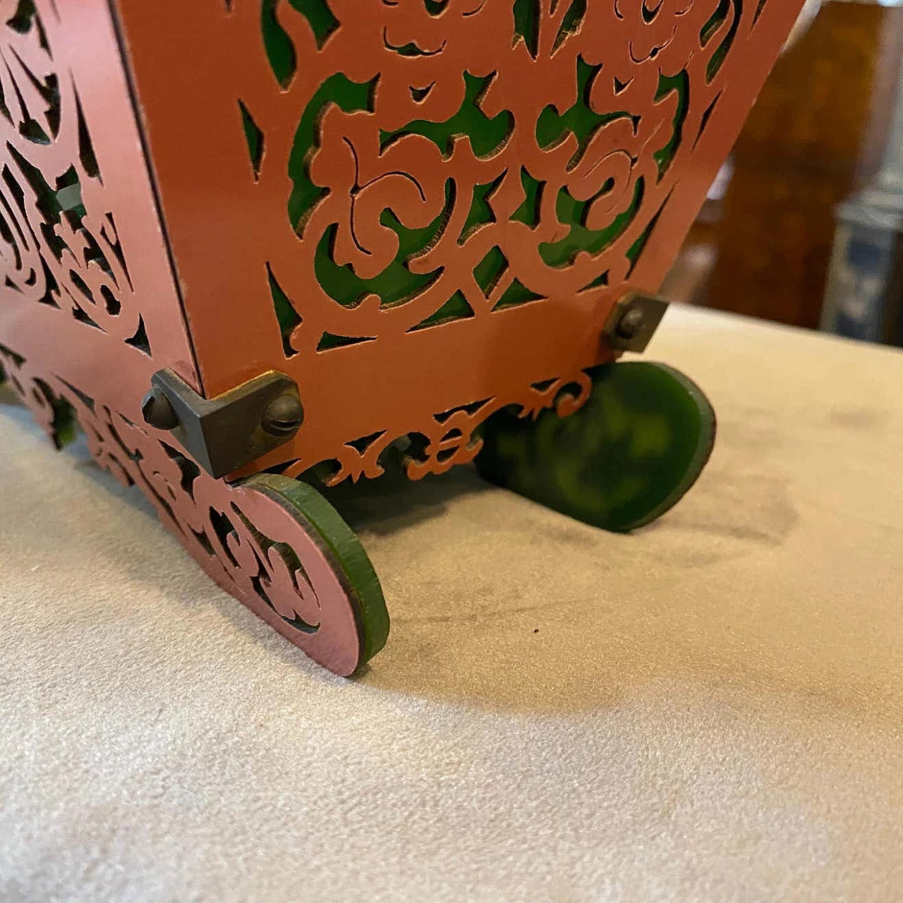 Cestino in plexiglass verde e rosa e ottone, anni '60 1333049