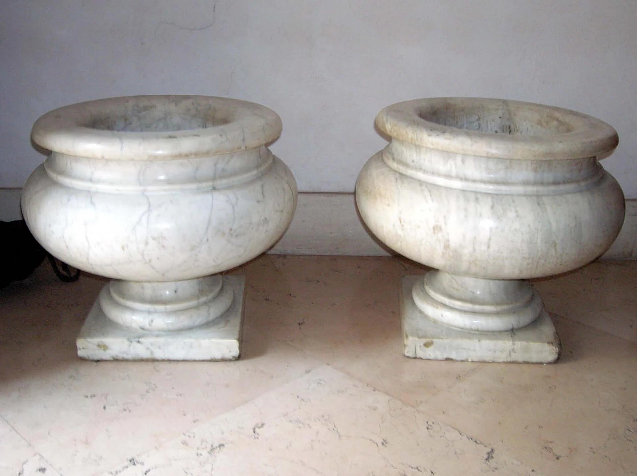 Coppia di vasi in marmo bianco, '800 1333092