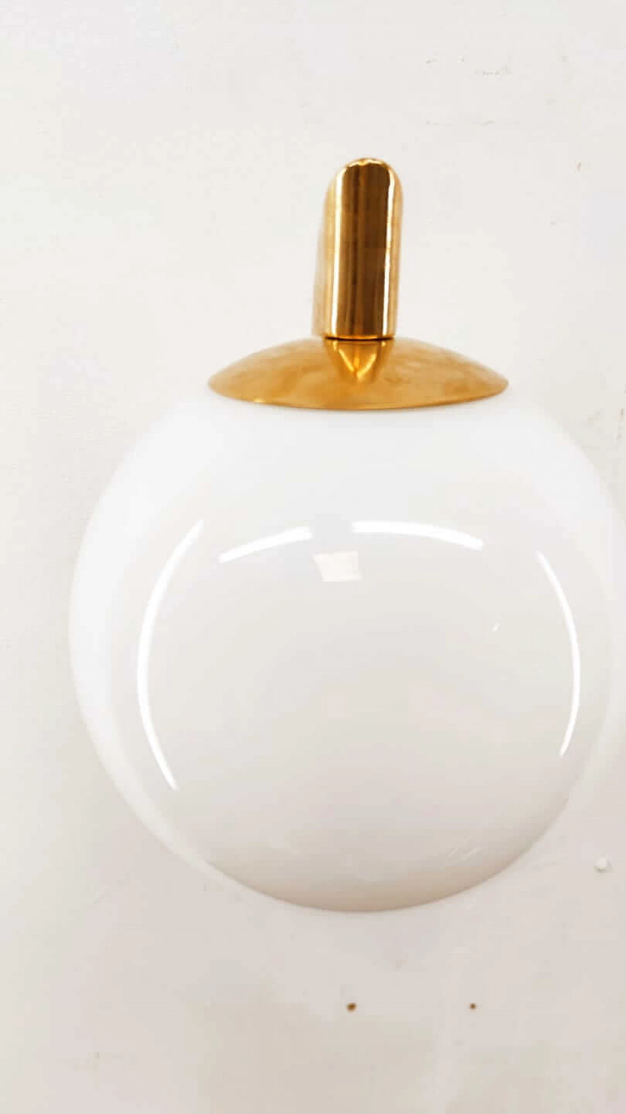 Brass wall lamp with polished opaline sphere, 80s 1334076