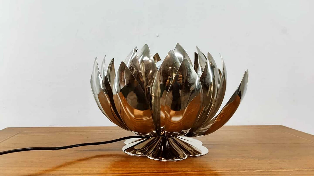 Lampada da tavolo in acciaio a fiore di loto, anni '70 1334083