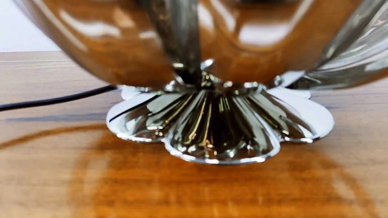Lampada da tavolo in acciaio a fiore di loto, anni '70 1334087