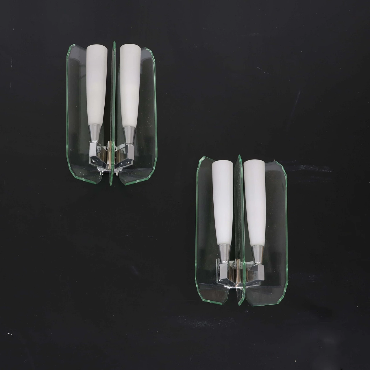 Coppia di applique in vetro verde nilo e vetro opalino, anni '70 1334356