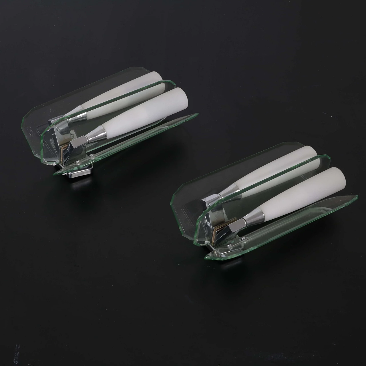 Coppia di applique in vetro verde nilo e vetro opalino, anni '70 1334362