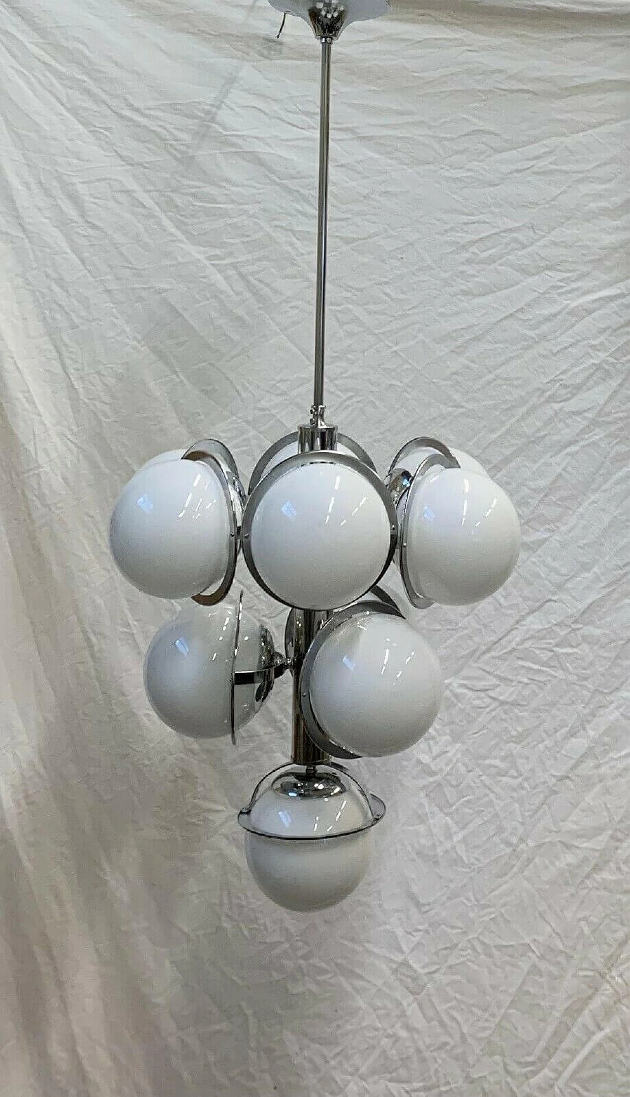 Chandelier with spheres in Murano glass and structure in iron and steel attributable to Reggiani, 60s 1335170