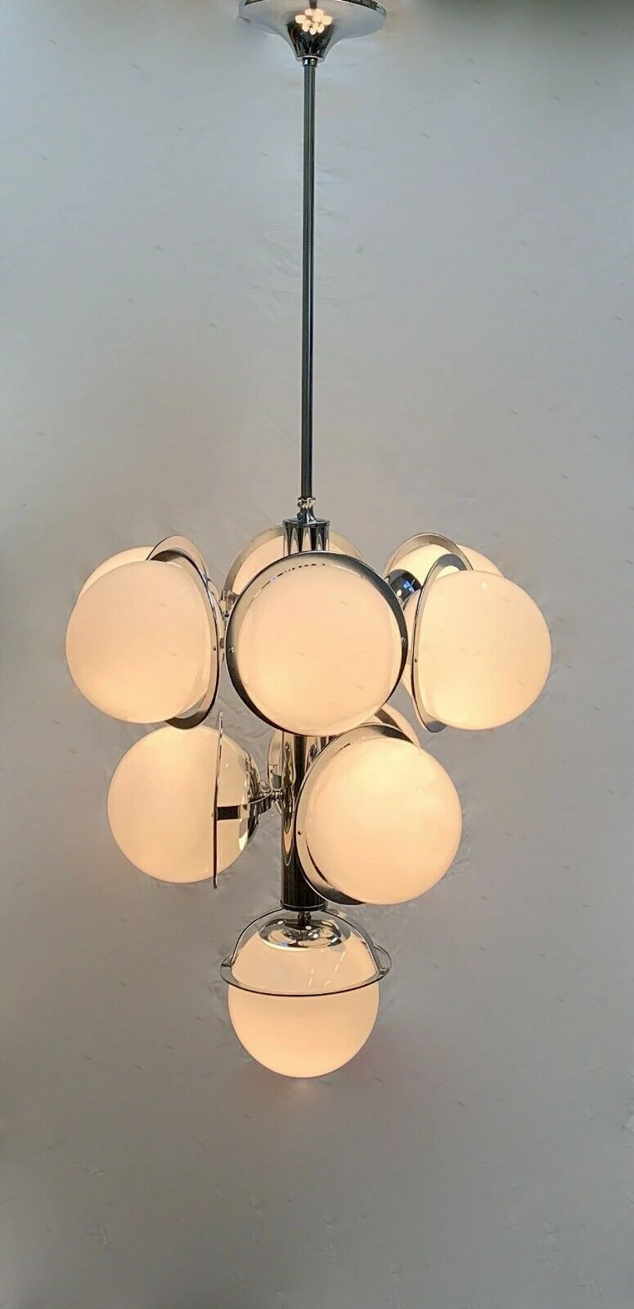 Chandelier with spheres in Murano glass and structure in iron and steel attributable to Reggiani, 60s 1335177