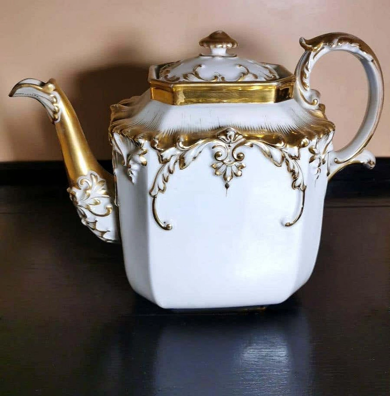 Napoleon III teapot in Porcelain De Paris with pure gold decorations, 19th century 1336373
