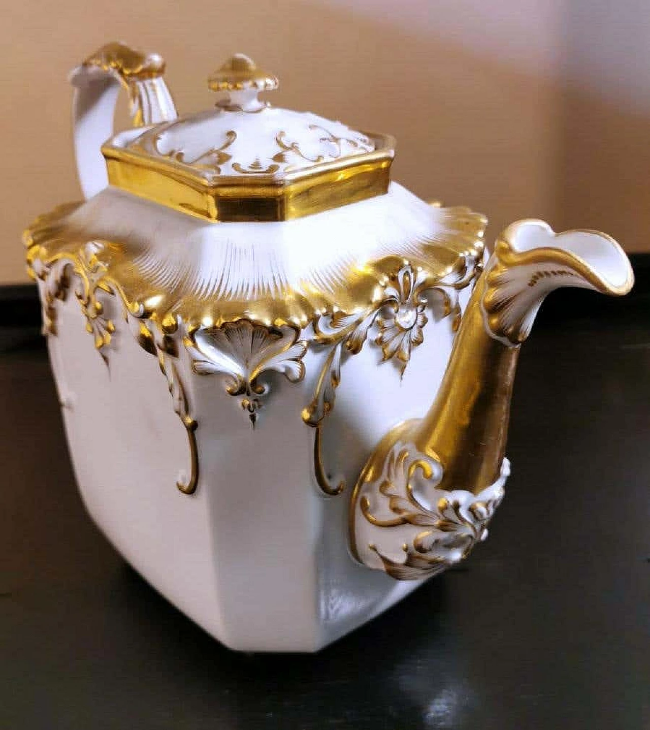 Napoleon III teapot in Porcelain De Paris with pure gold decorations, 19th century 1336375