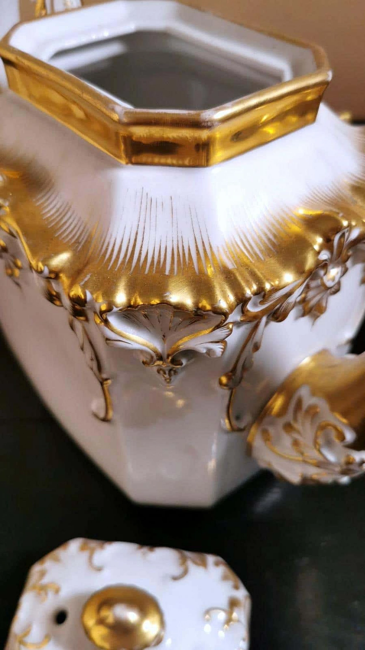 Napoleon III teapot in Porcelain De Paris with pure gold decorations, 19th century 1336379