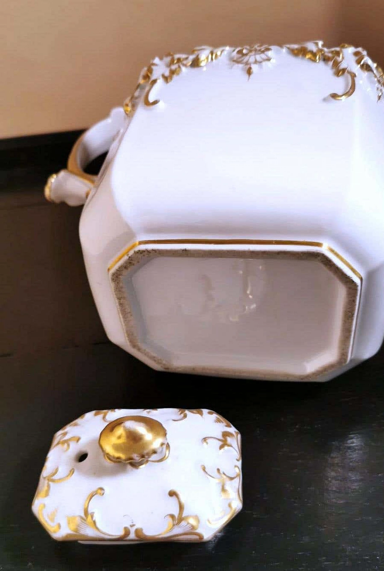 Napoleon III teapot in Porcelain De Paris with pure gold decorations, 19th century 1336380