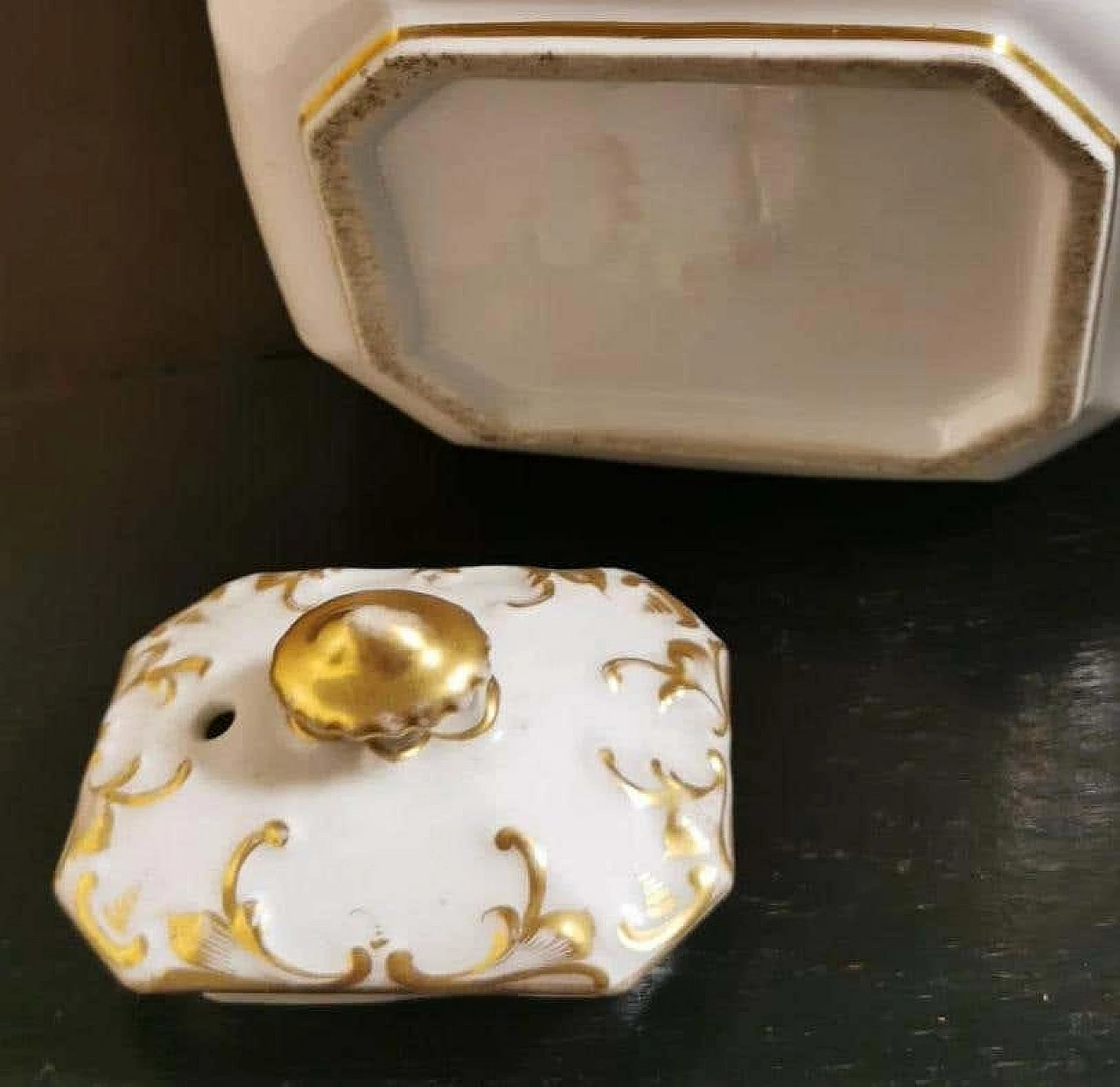 Napoleon III teapot in Porcelain De Paris with pure gold decorations, 19th century 1336382