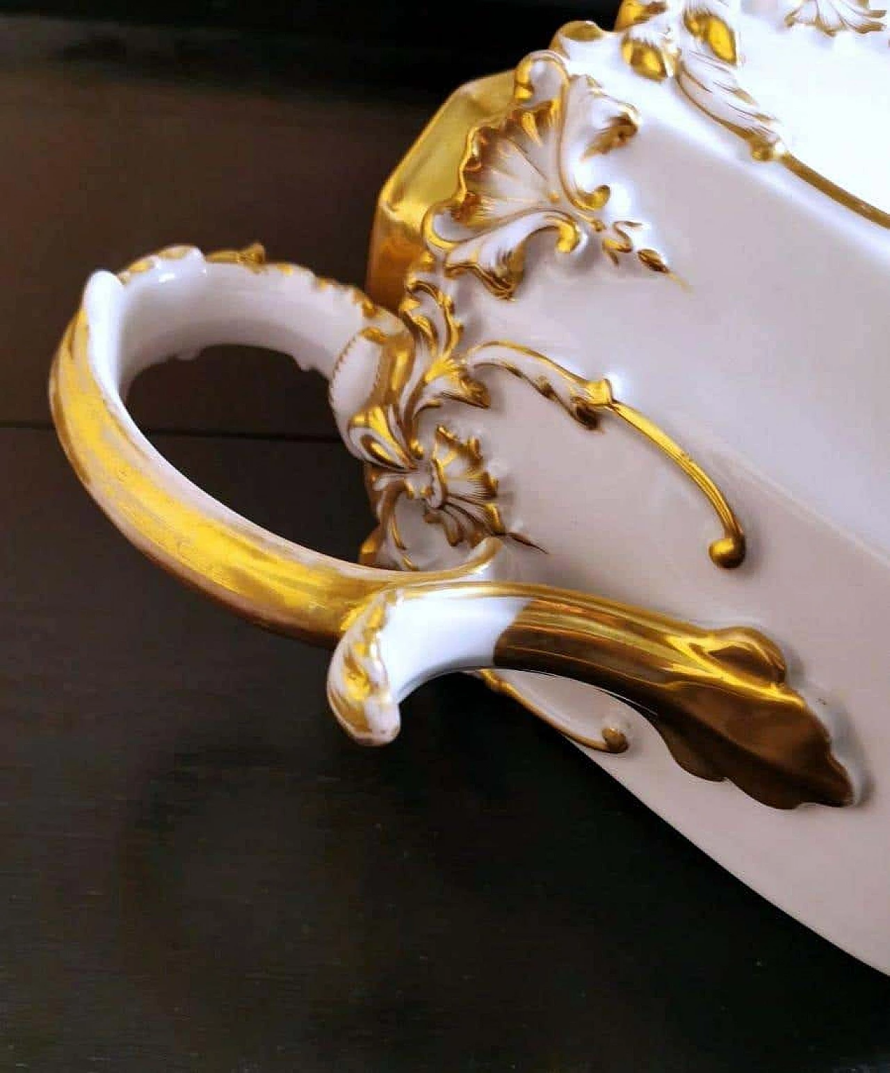 Napoleon III teapot in Porcelain De Paris with pure gold decorations, 19th century 1336386