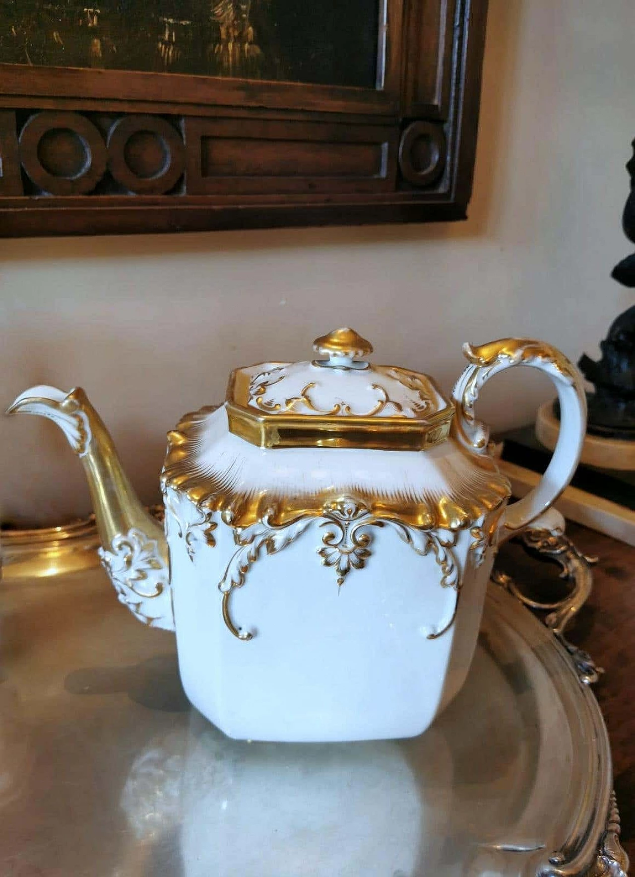 Napoleon III teapot in Porcelain De Paris with pure gold decorations, 19th century 1336388