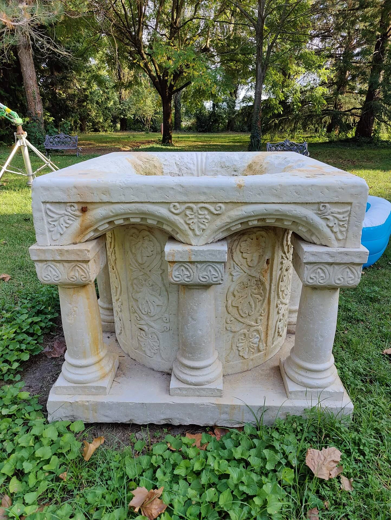 Well with columns and decorations in marble, 19th century 1336431