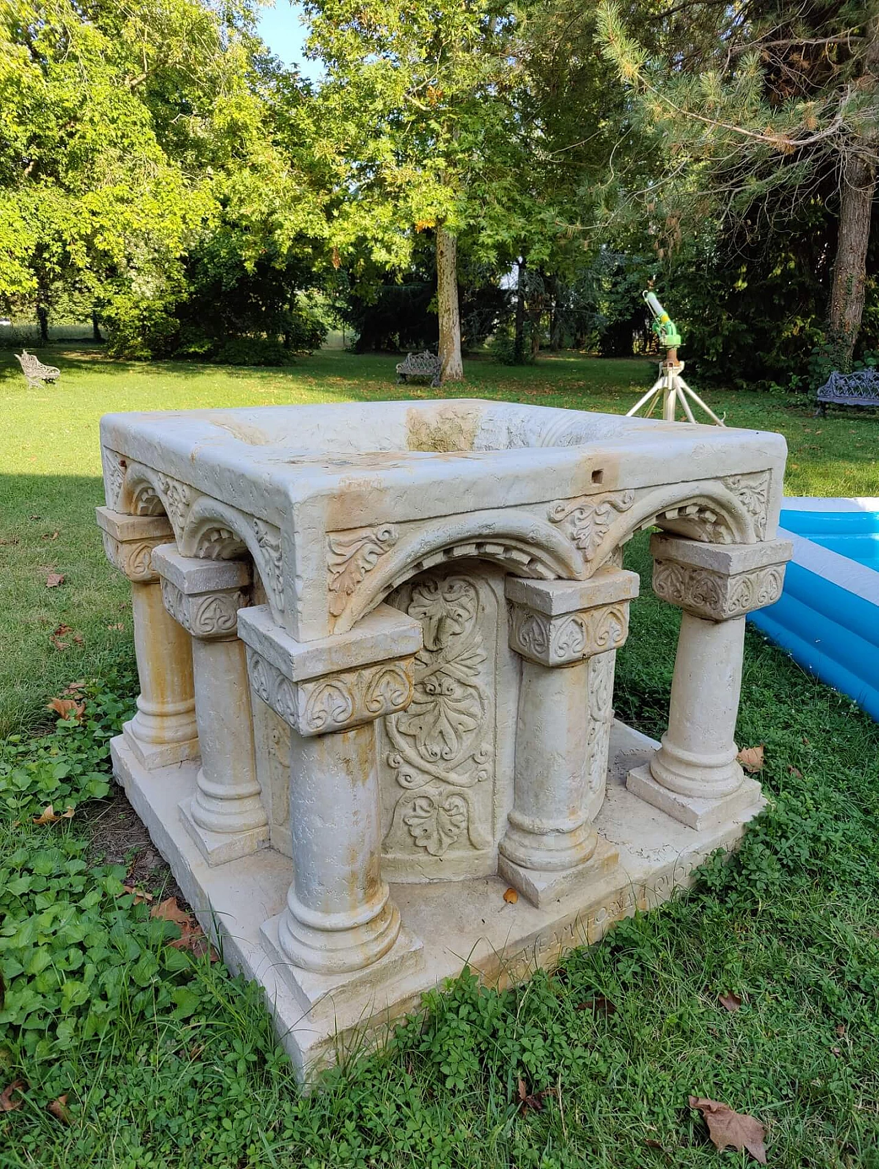 Well with columns and decorations in marble, 19th century 1336436