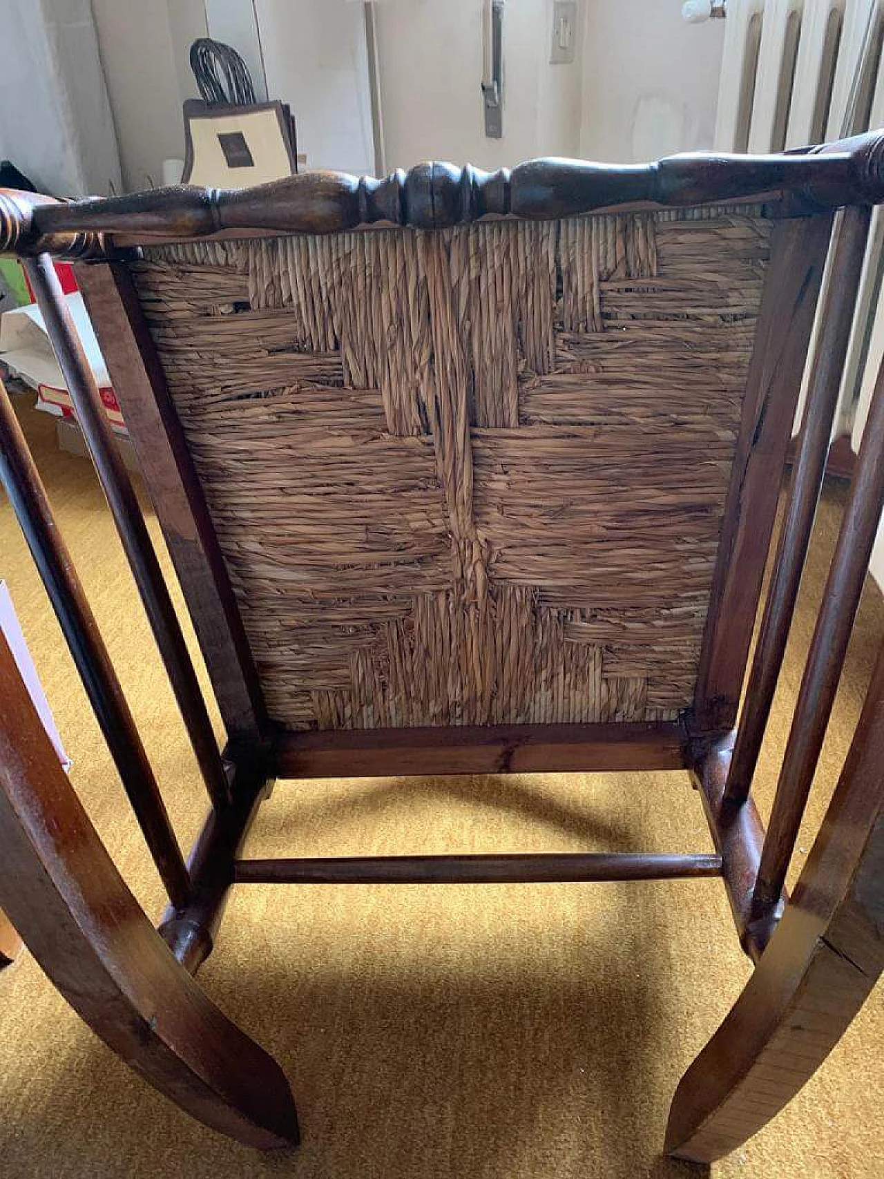 Sedia a dondolo in legno con seduta in paglia, anni '50 1337649