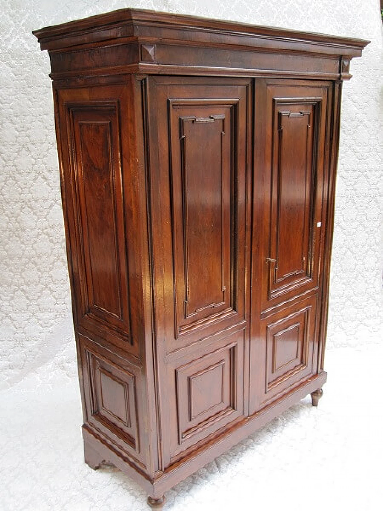 Closet in walnut and walnut briar, 19th century 1339353