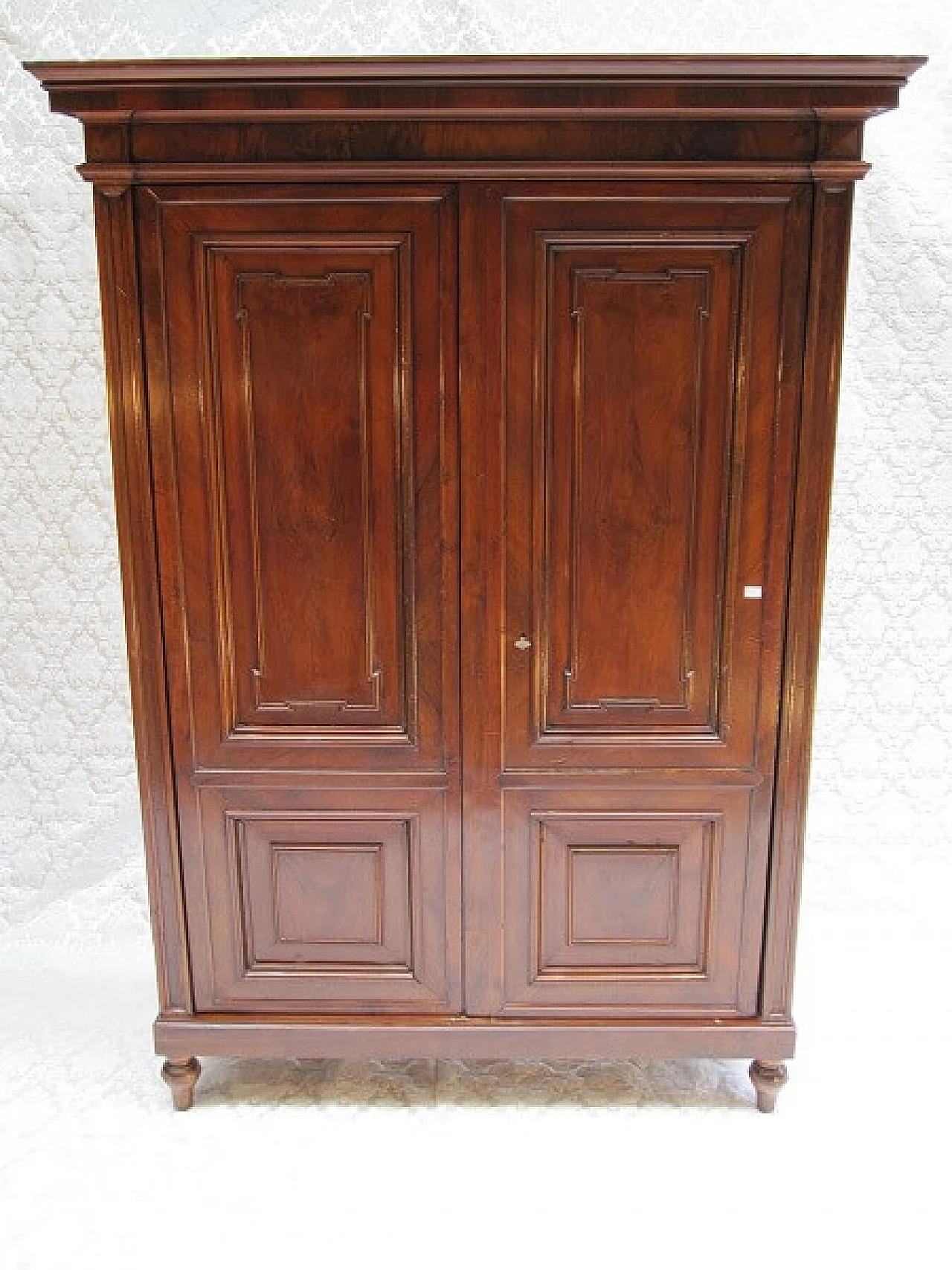 Closet in walnut and walnut briar, 19th century 1339354