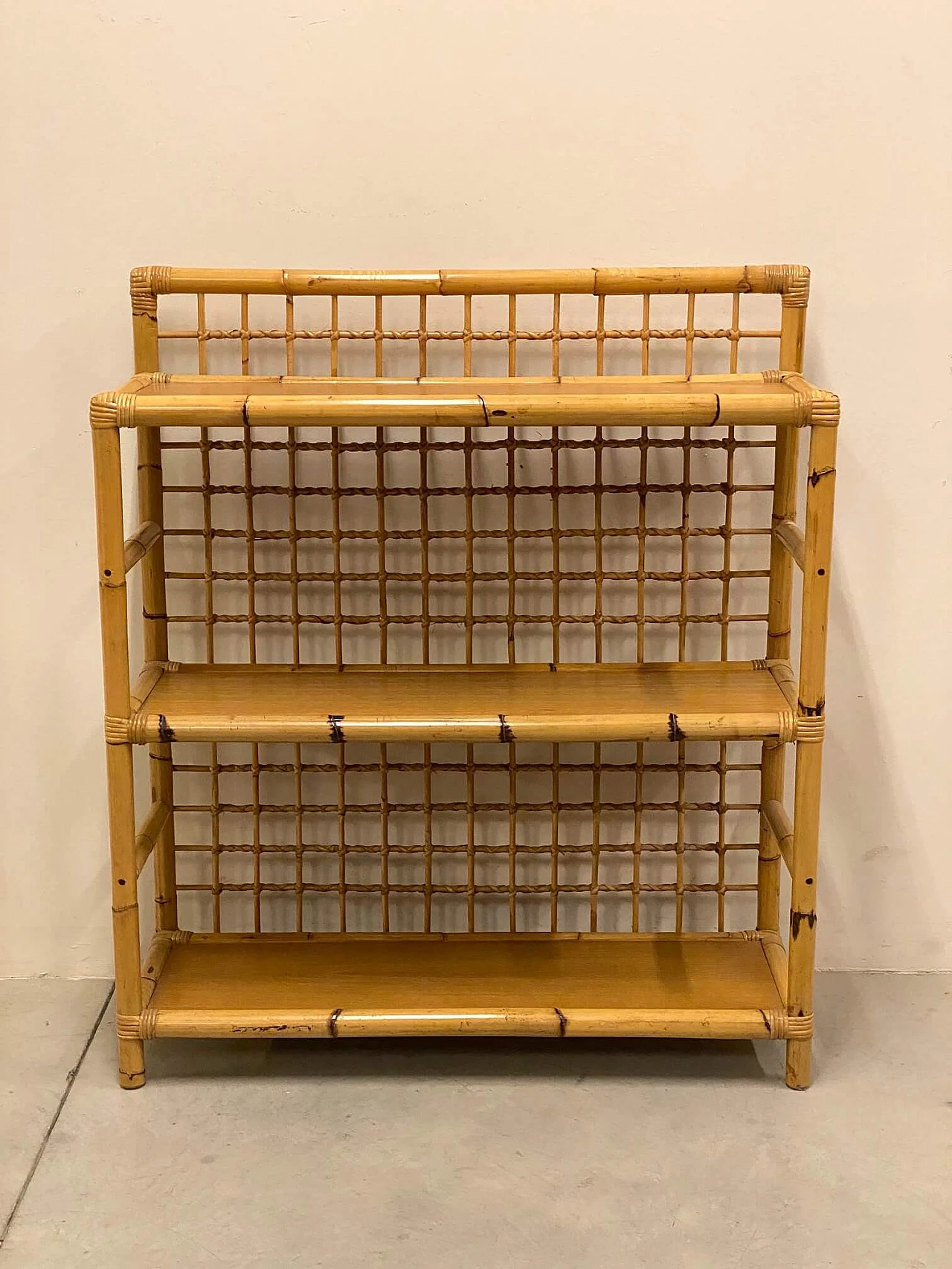 Scaffale in bambù e vimini, anni '70 1339472