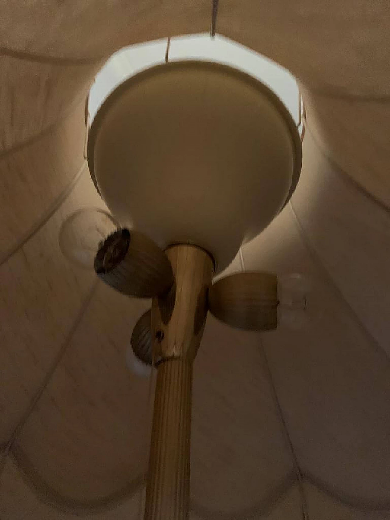 Lampada da terra in ottone e onice, anni '50 1340070